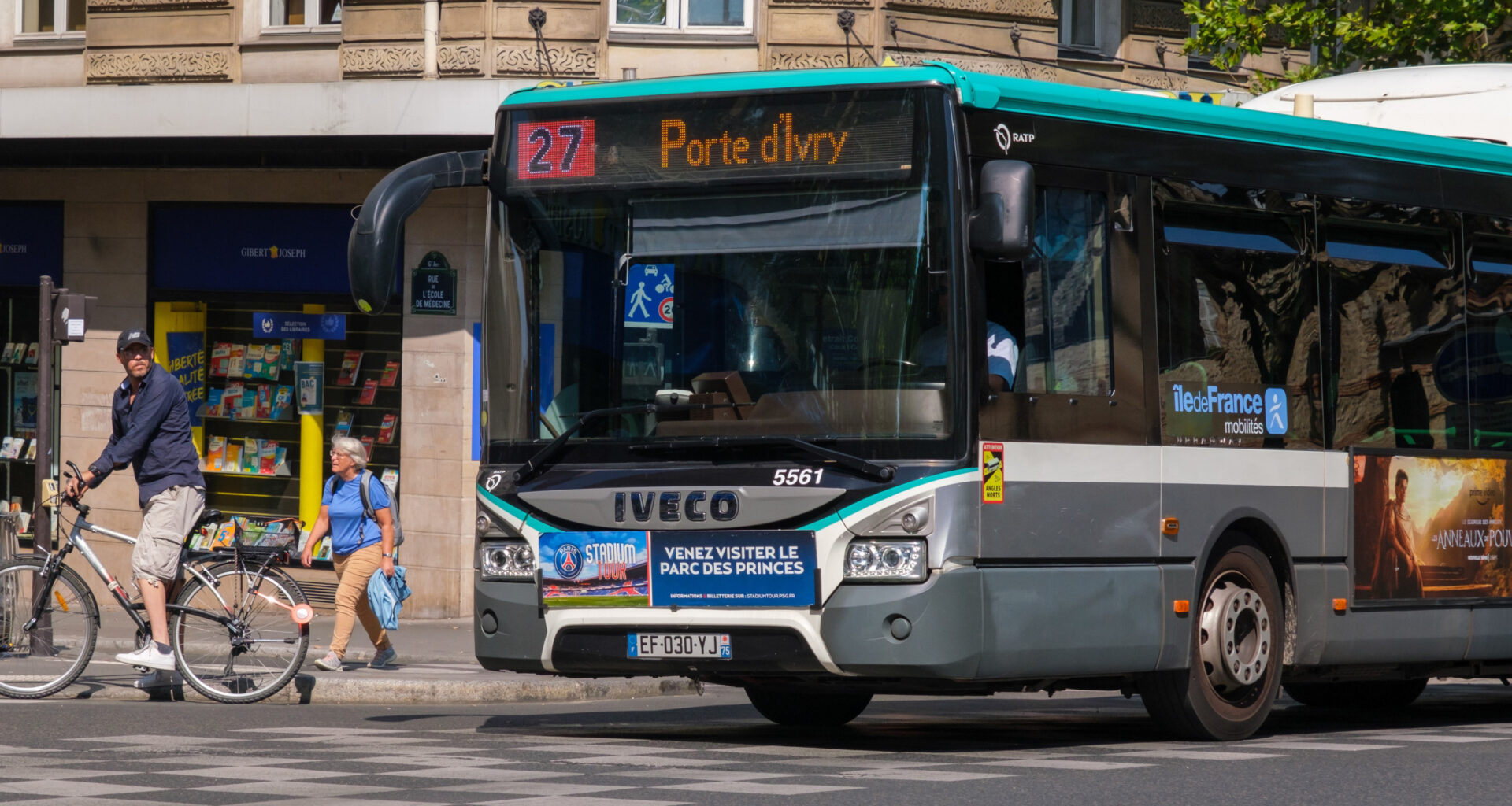 © Shutterstock - La reprise des chutes de neige entraîne l’interruption totale des bus en Île-de-France mercredi matin, accentuant de fortes difficultés dans les transports.