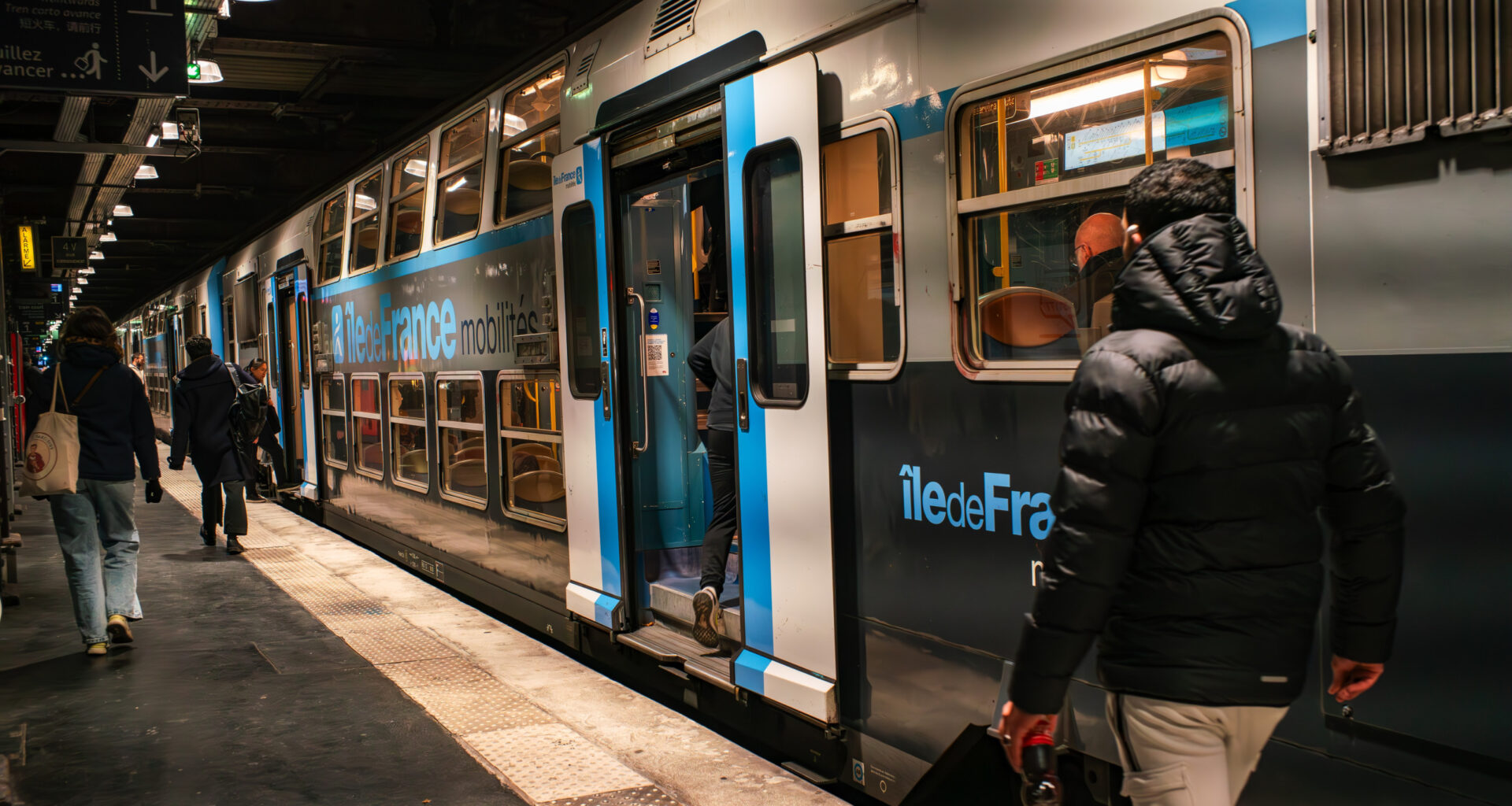 © Shutterstock - La tempête Goretti provoque de lourdes perturbations dans les transports franciliens ce vendredi matin, avec de nombreuses lignes interrompues ou fortement ralenties.