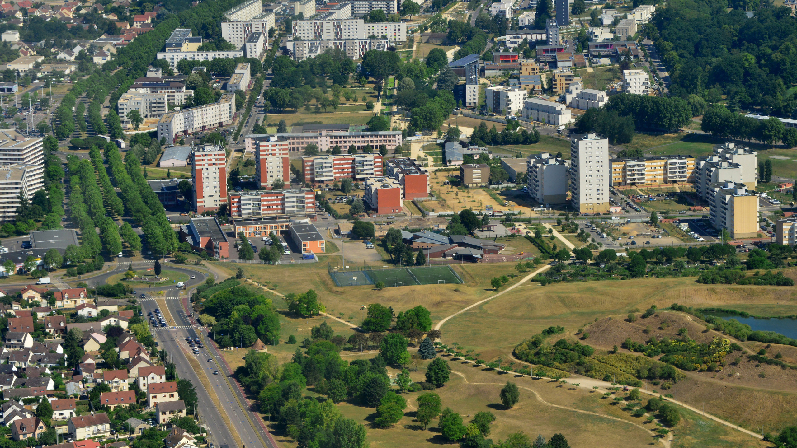 © Shutterstock - Les Mureaux (Yvelines) fait partie des communes d’Île-de-France concernées par le plan “quartiers de reconquête républicaine”.