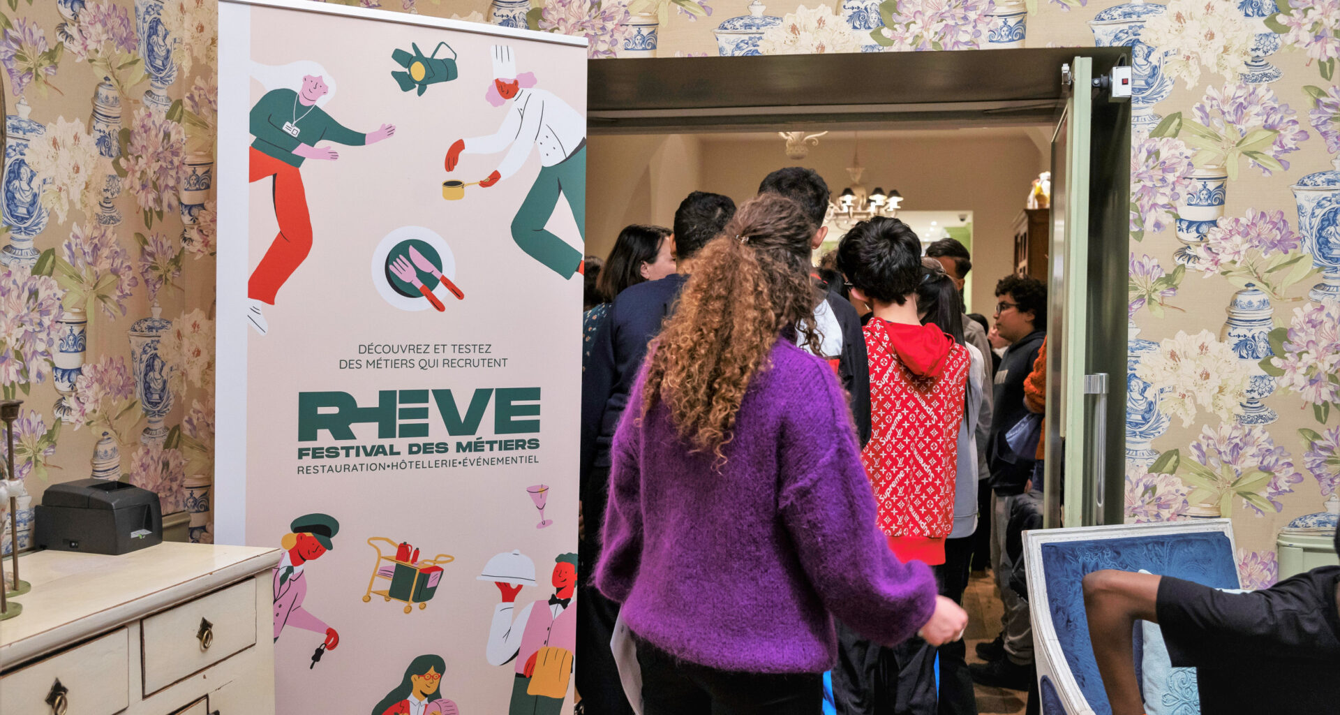 © Anais Mercier/Métropole de Lyon - Trente restaurants, hôtels et lieux événementiels font découvrir leurs métiers aux jeunes, aux demandeurs d'emploi ou aux personnes en reconversion professionnelle, dans la métropole lyonnaise.