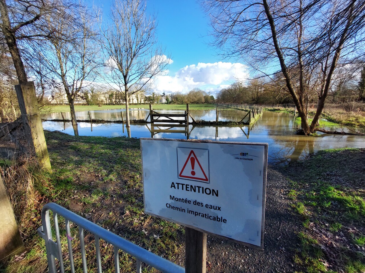 de forts cumuls de pluie attendus, trois cours d'eau placés en vigilance
