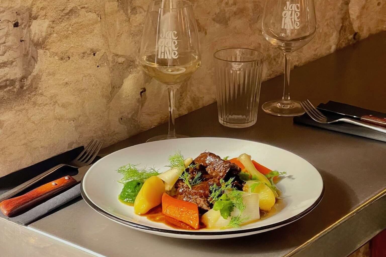 Jacqueline, le bistrot qui ne dort jamais