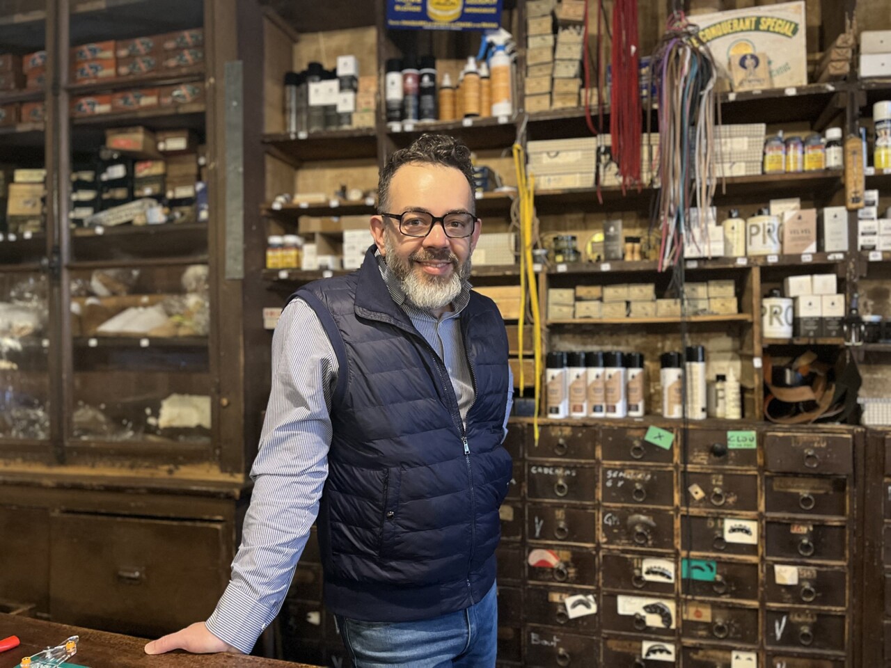 Lyon. Après la mort de son père, Jacques reprend cette boutique familiale vieille de 130 ans