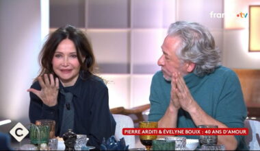 "Je ne m'attendais pas à ça" : Évelyne Bouix mal à l'aise sur le plateau de C à vous au moment d'évoquer son coup de foudre pour Pierre Arditi (VIDEO)