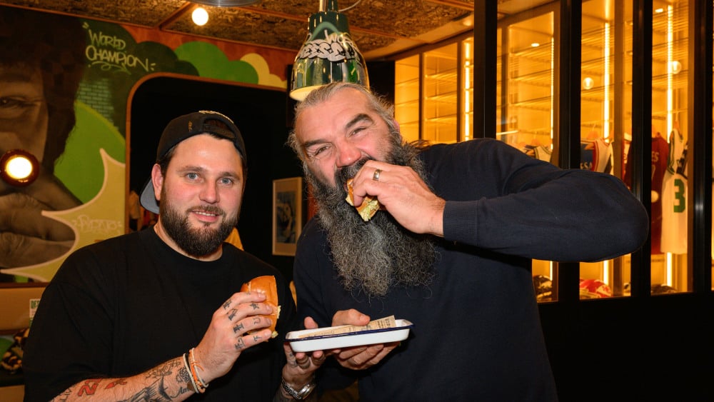 Le champion du monde du burger, associé à Sébastien Chabal, ouvre sa première adresse à Marseille