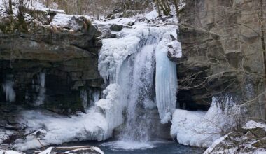 Le Saut de la pie, une sculpture de glace au fil de l'eau dans le Géoparc de Haute-Provence