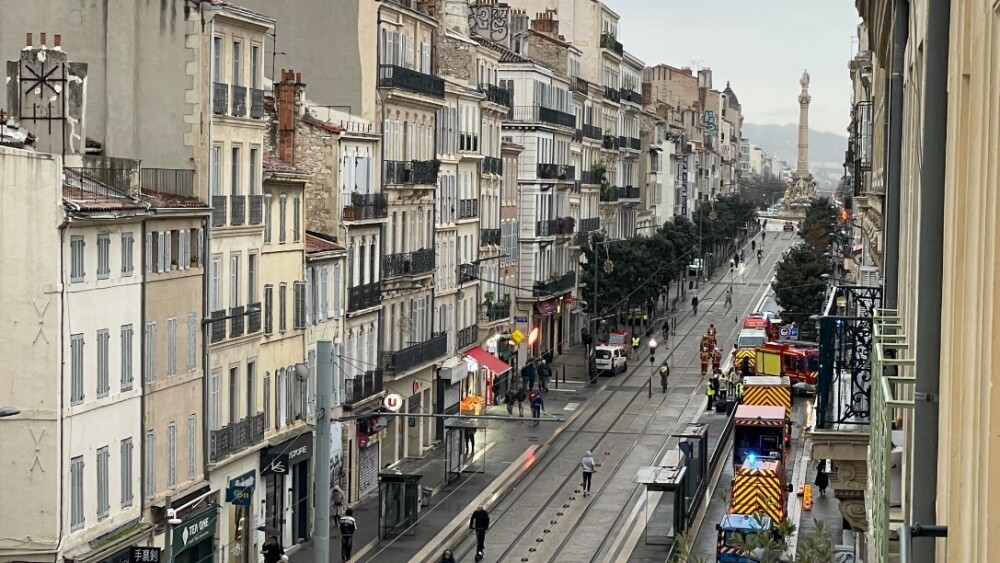 Incendie d'un immeuble rue de Rome à Marseille, 70 marins-pompiers mobilisés, l'accès barré