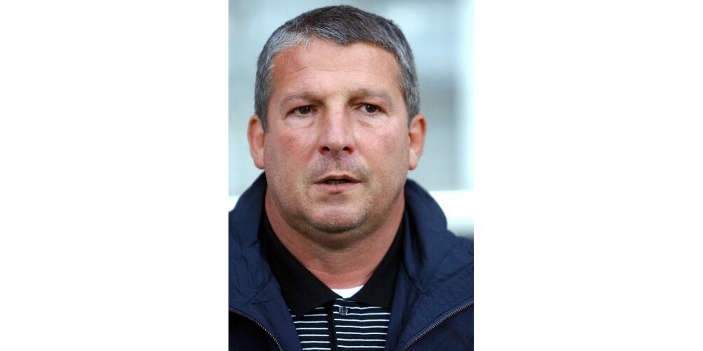 Le 3 mai 2002, lors de la dernière journée du championnat de D2, Rolland Courbis revient à Nancy à la tête de l'AC Ajaccio, leader et déjà assuré de monter en D1. Nancy l'emporte 1-0 sur un but de Sébastien Chabaud, pour terminer cette saison à la 9e place. Photo Alexandre Marchi