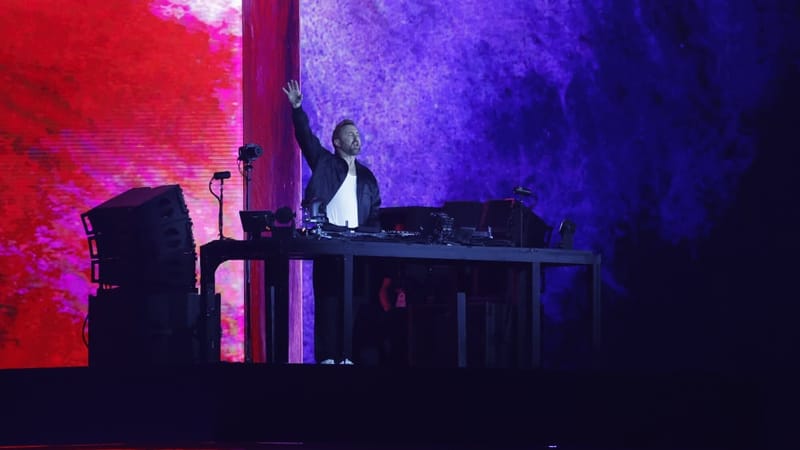 David Guetta, le DJ superstar, un soir de Fête de la musique, dans l’antre olympien.