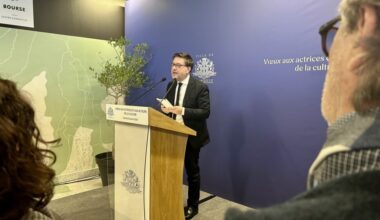 le maire de Marseille Benoît Payan parle d’espoir et d’amour au monde de la culture