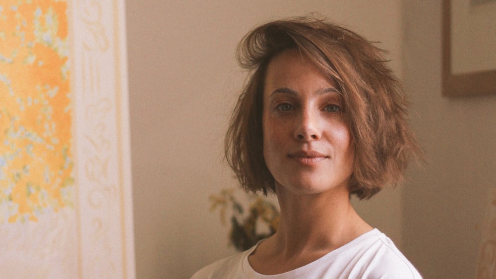 Le pastis Henri Bardouin de Forcalquier se pare des couleurs de l'artiste Léa Morichon