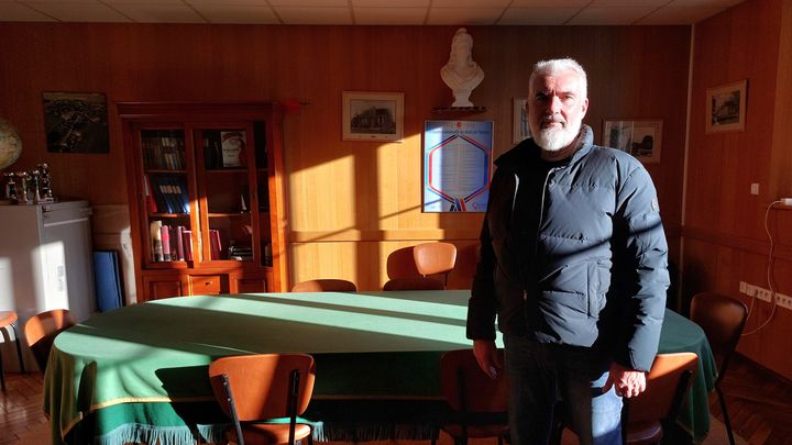 Loïc Barret, maire de La Belliole, dans l'Yonne. (AGATHE MAHUET / FRANCEINFO / RADIO FRANCE)