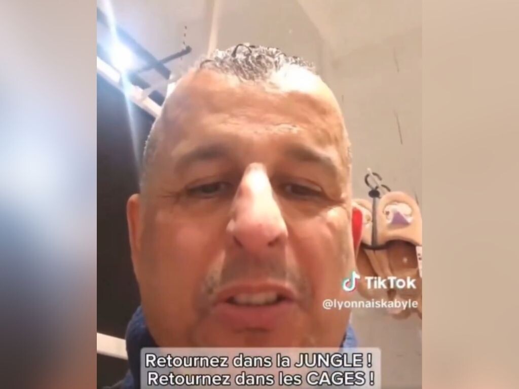 "Les blacks, allez dans la jungle"