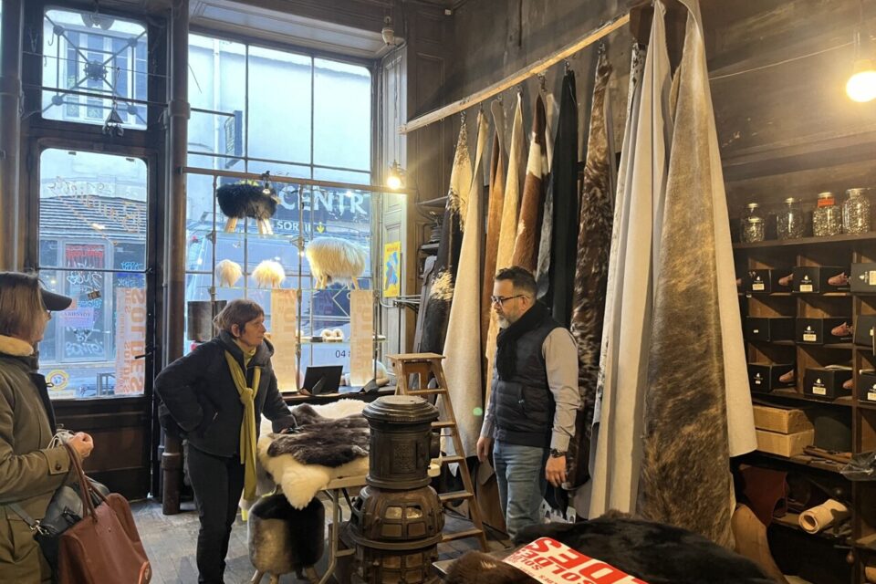 Jacques Baudière continue d'accueillir les clients fidèles du magasin.