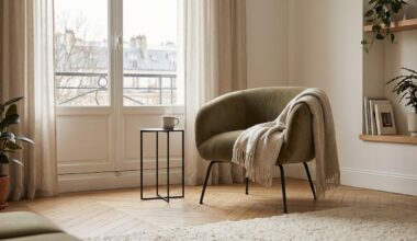 ce fauteuil en velours kaki à -40 % transforme votre salon en cocon de luxe sans ruiner votre budget avant la fin des soldes