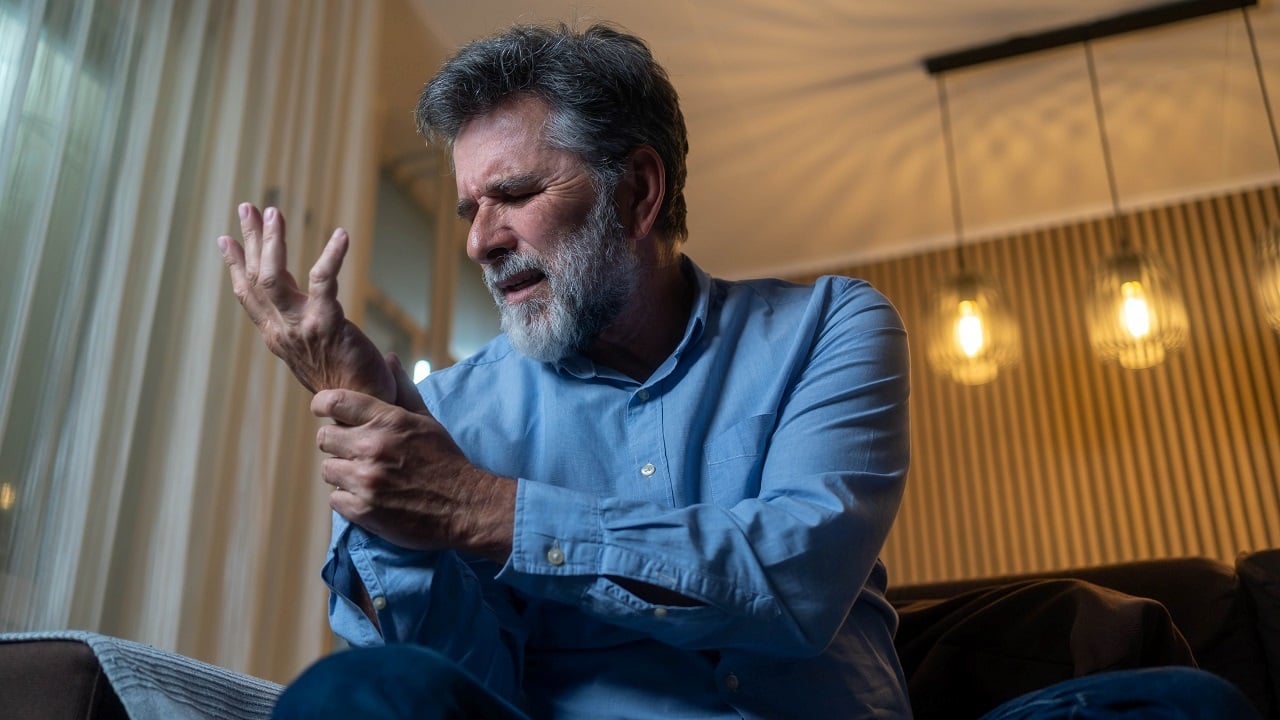 voici LE symptôme qui apparaît des années avant le diagnostic (à surveiller)