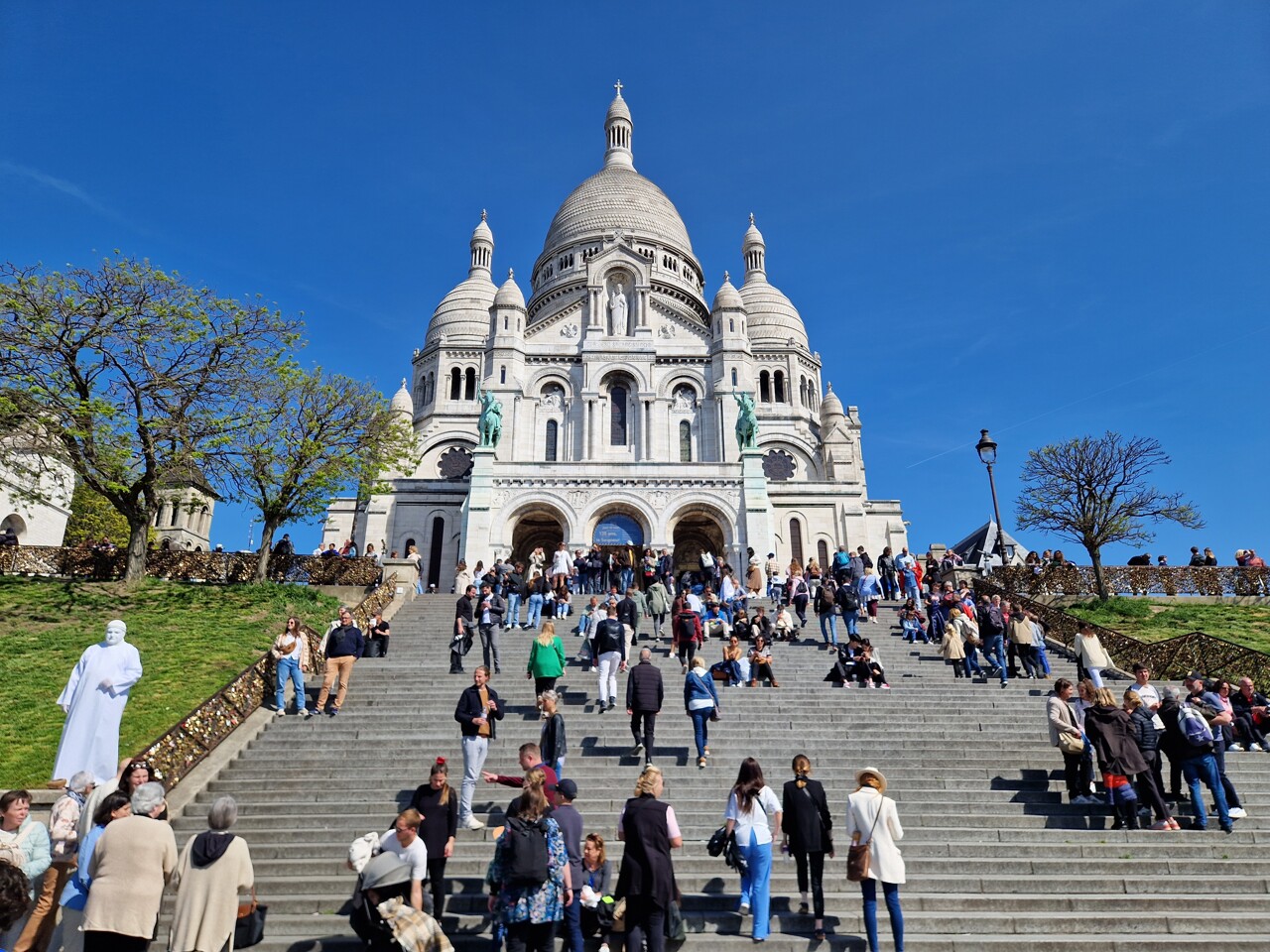 les bonnes sœurs de Montmartre étaient "gavées jusqu'aux vomissements" par la mère supérieure