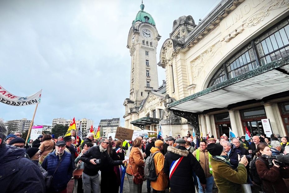 la colère des "Sans Trains" réunie 700 manifestants