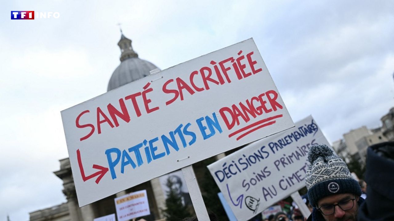 "Défendre notre liberté" : des milliers de médecins défilent à Paris contre "une dérive autoritaire"
