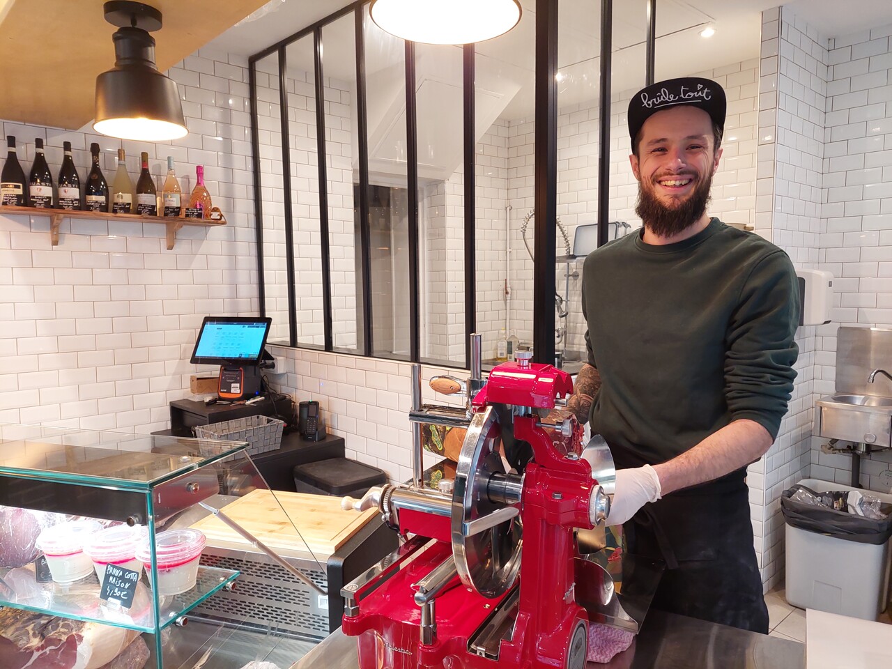 Avec sa nouvelle épicerie à Rouen, Maxence veut faire « voyager ses clients en Italie »
