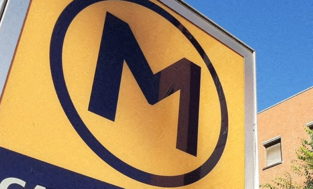 le bon samaritain se fait rouer de coups