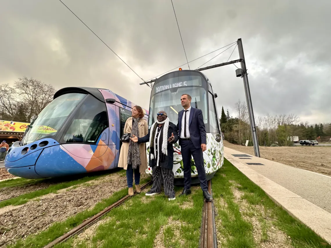 30 000 voyageurs pour le premier jour de la ligne 5 du tram