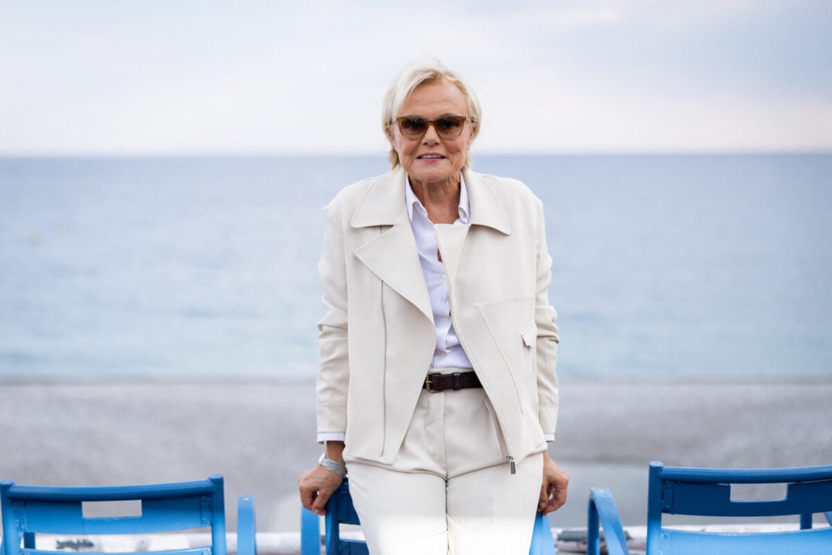 Muriel Robin (70 ans) topless à la télévision, "elle se déshabille" et c'est "incroyable"