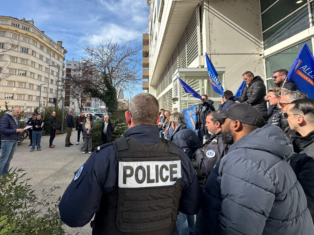 à Rennes, les forces de l'ordre appellent les citoyens à manifester avec eux