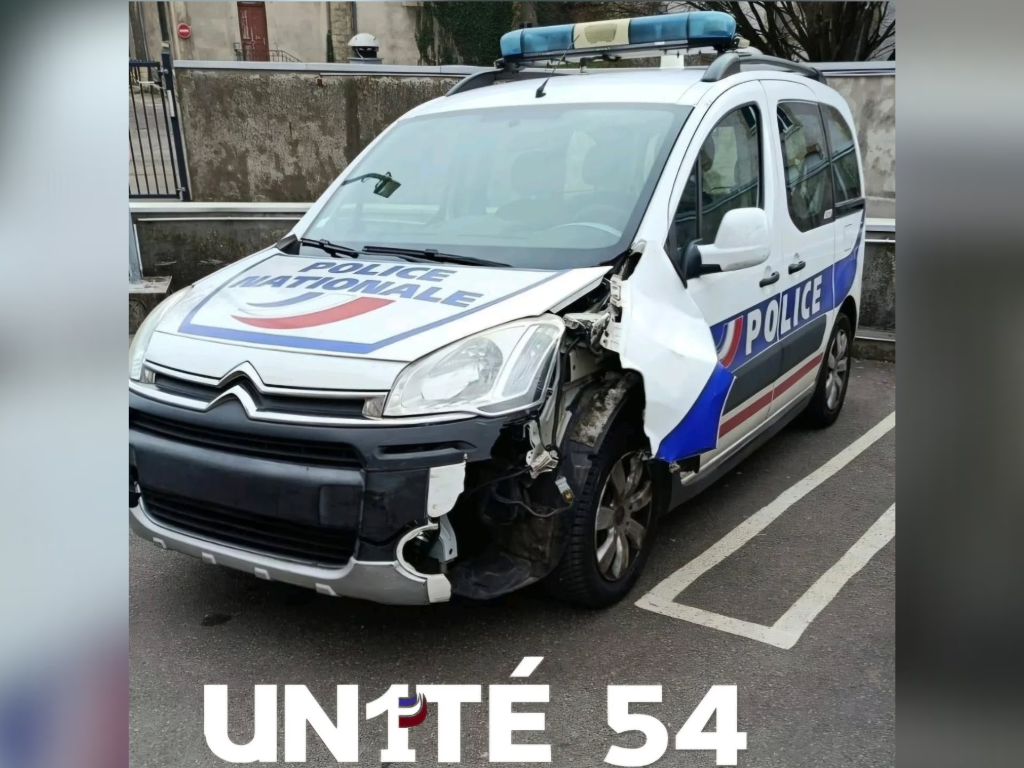 sans permis et sous stupéfiants, il percute une voiture de police en scooter