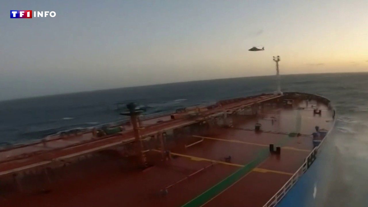 Navire russe arraisonné par la France : les images de l'interception
