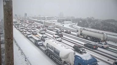"Les départements ne sont pas équipés" : l'épisode neigeux a-t-il été suffisamment anticipé ?