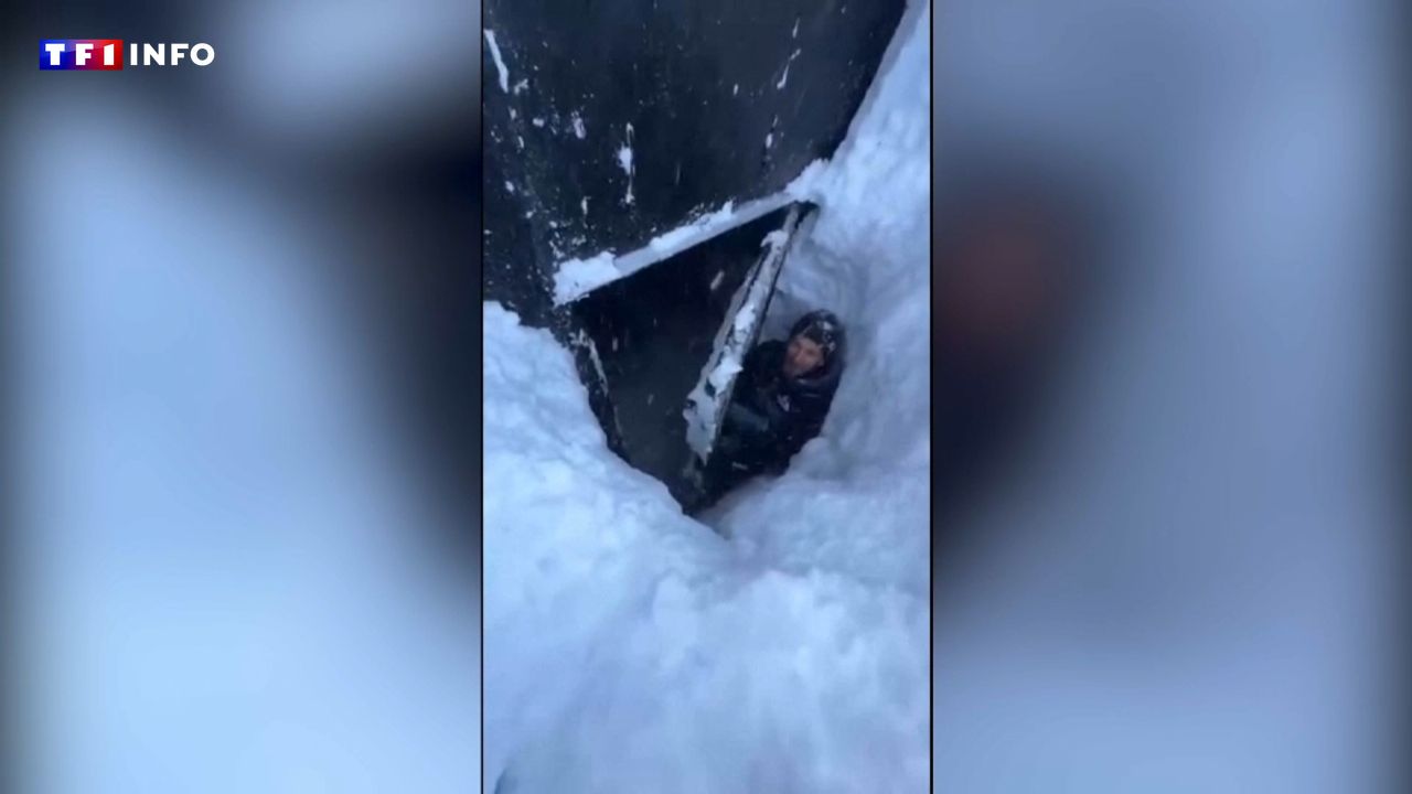 "On a dégagé l'entrée, c'est bon" : les images des chutes de neige exceptionnelles en Russie