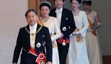 Un homme s'exhibe nu devant l'empereur du Japon en plein milieu de ses vœux de Nouvel an