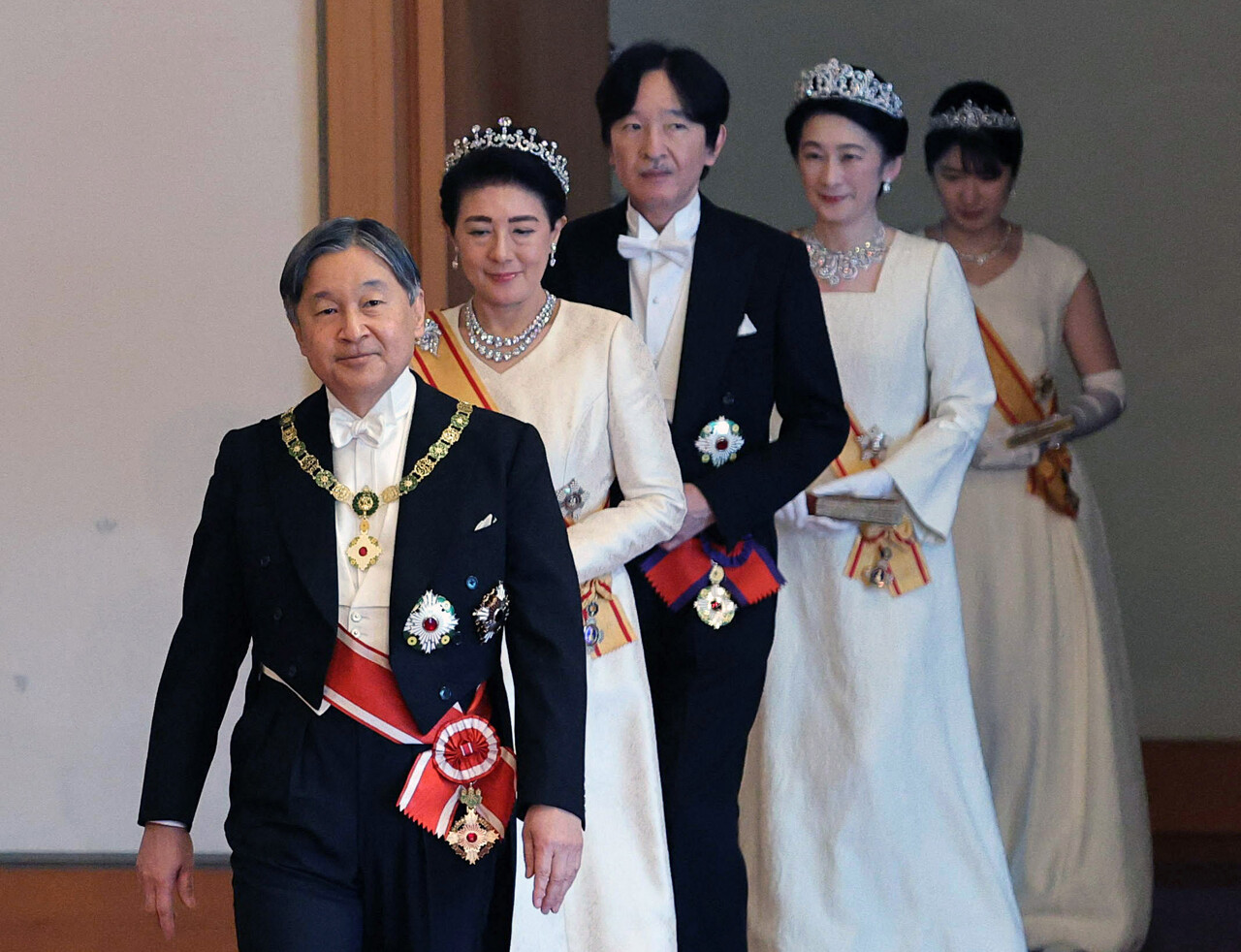 Un homme s'exhibe nu devant l'empereur du Japon en plein milieu de ses vœux de Nouvel an