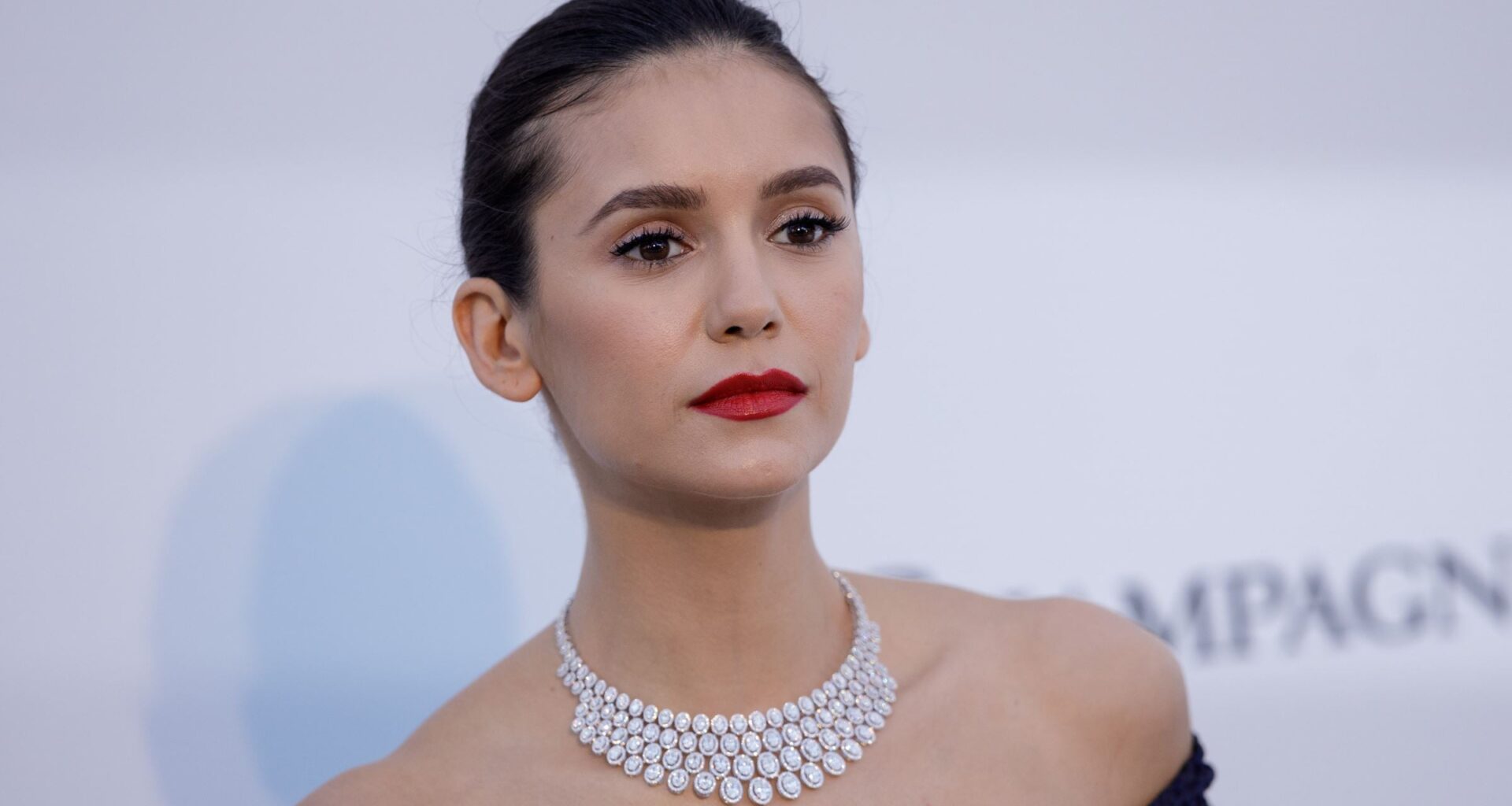 Nina Dobrev fête ses 37 ans : l’actrice de Vampire Diaries ose un gros mensonge qui ne passe pas inaperçu (Vidéo)