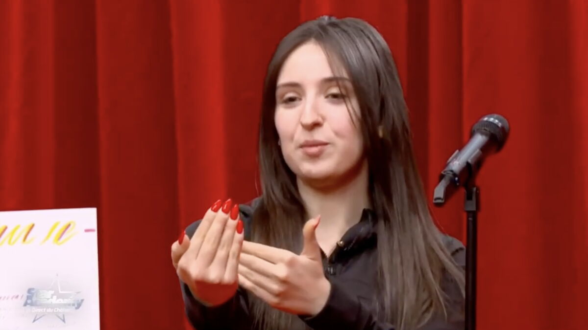 "On ne pensait pas qu'il y aurait autant de monde" : Très impressionnée, Ambre (Star Academy) raconte sa séance de dédicaces !