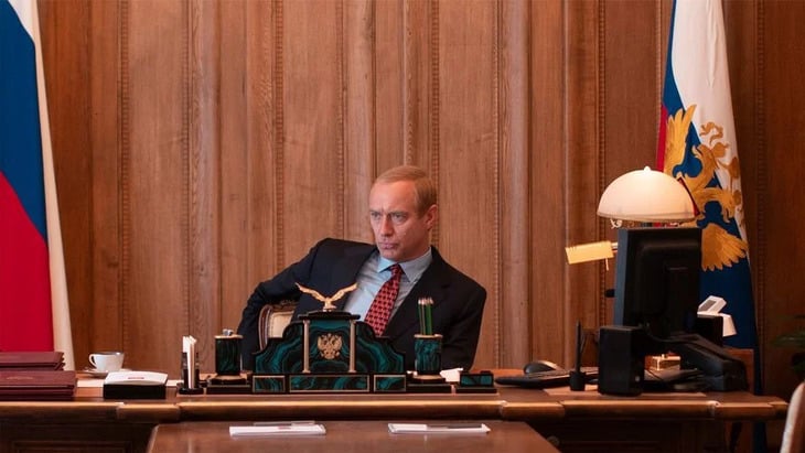 Jude Law dans le rôle d'un Vladimir Poutine construisant méthodiquement et cyniquement son emprise totale. | Gaumont