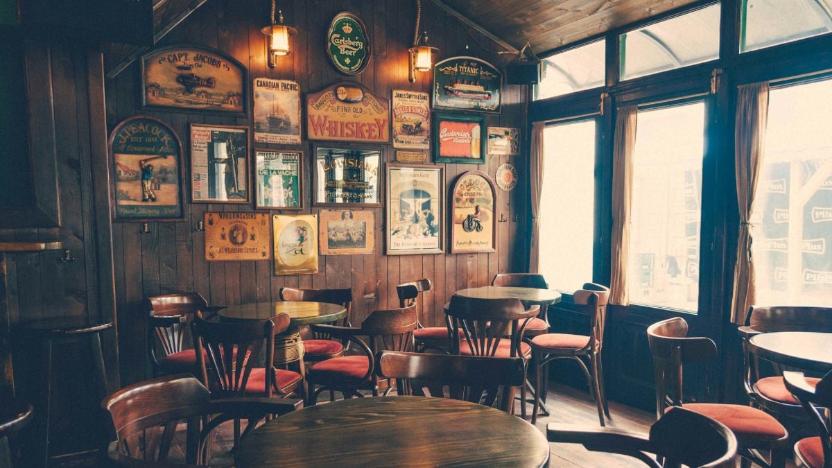 Royaume-Uni: des patrons ferment leurs pubs aux élus de gauche pour protester contre une hausse des impôts