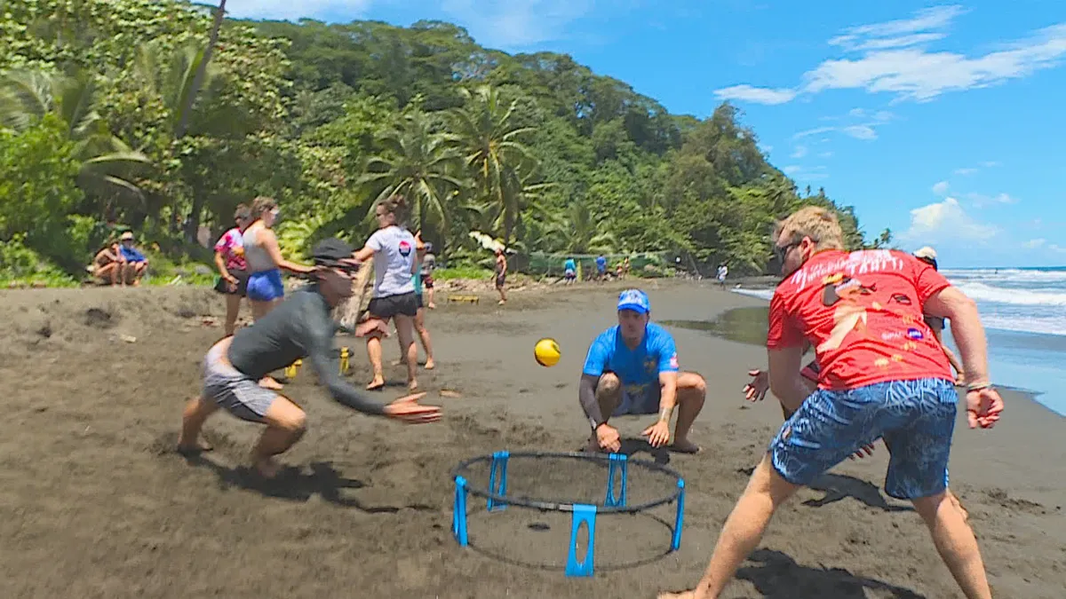 une soixantaine de personnes réunies pour faire du sport sur la plage