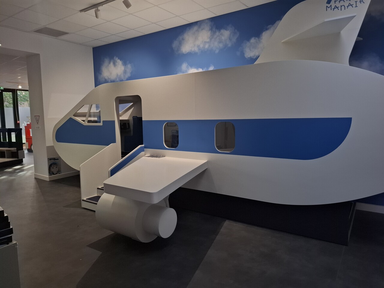 Supermarch&eacute;, caserne de pompier, commissariat&hellip; Les d&eacute;cors sont nombreux dans ce nouveaux parc qui ouvre pr&egrave;s de Rouen.  (&copy; JL/76actu)