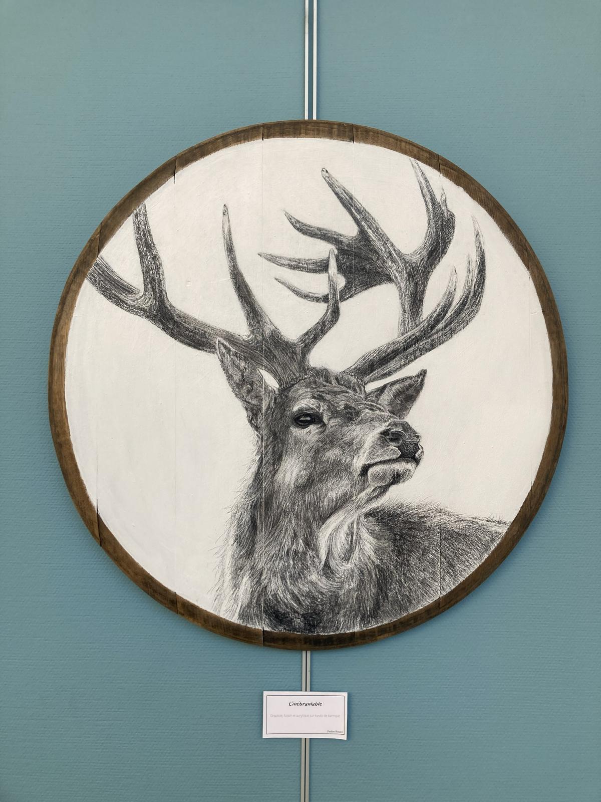 Passionnée par le dessin animalier, Pauline Renard en fait le fil conducteur de sa pratique. Ici, « Le pressentiment”.