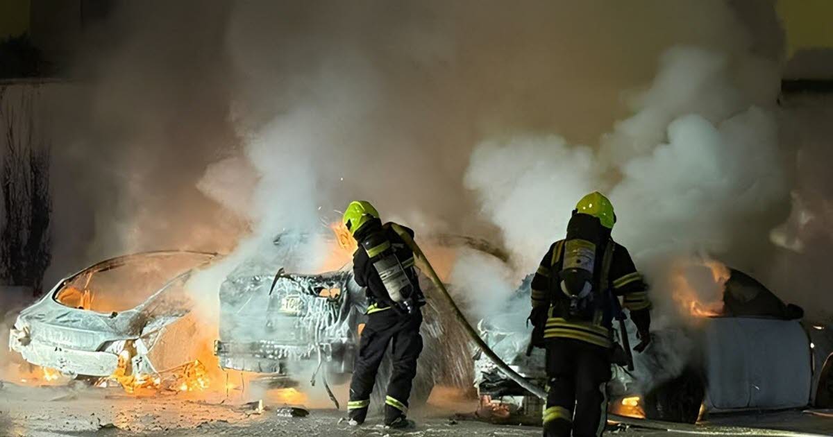 80 voitures brûlées et une quinzaine d’interpellations