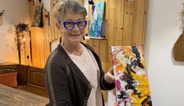 Yssingeaux. Elle peint ses tableaux presque sans pinceaux : « Le fluid'art, c'est magique »