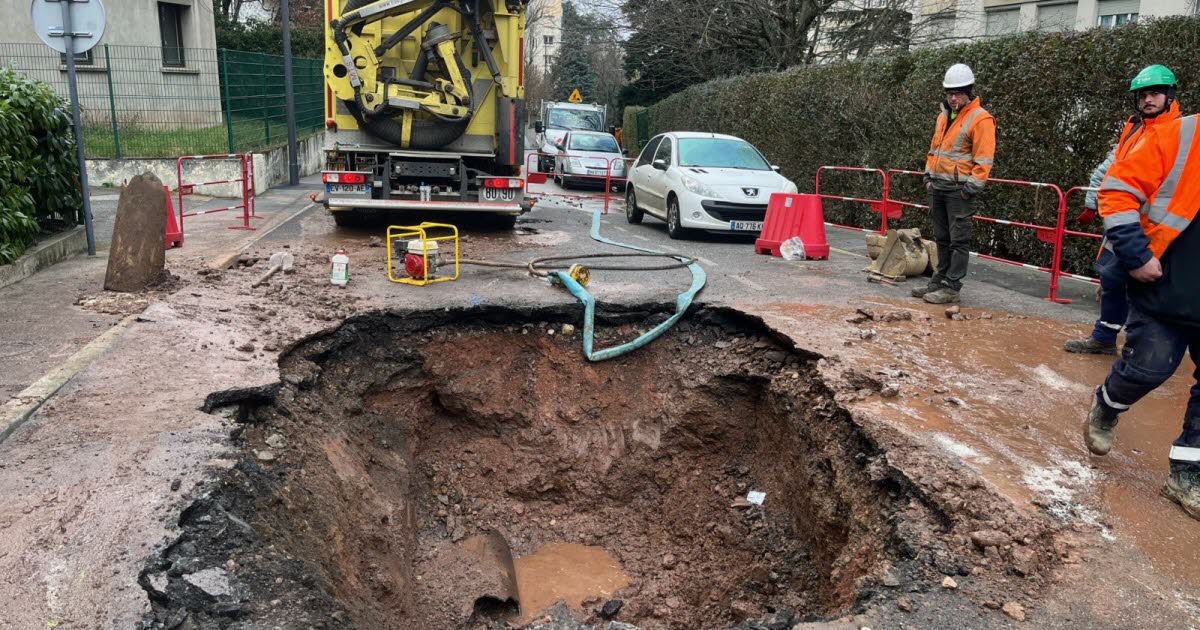 Saint-Etienne. Pas d’eau courante, route fermée… Cette rupture de canalisation qui chamboule tout un quartier