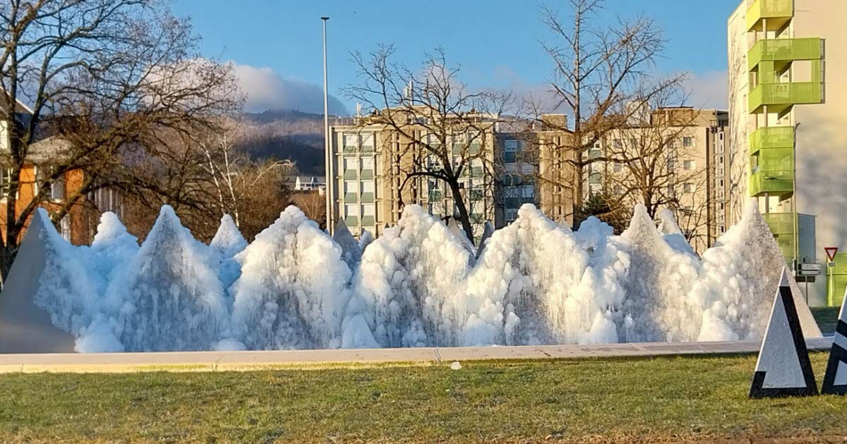 Cognin. Les jets d’eau figés par le froid deviennent des sculptures de glace