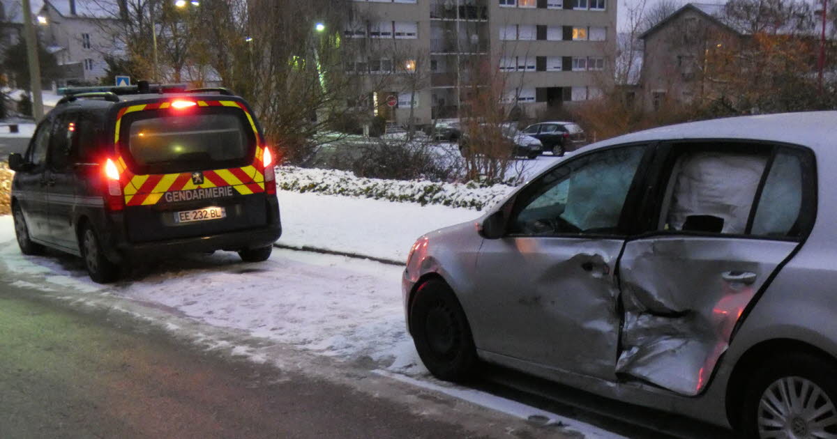 accrochage entre deux véhicules près de l’Ermitage