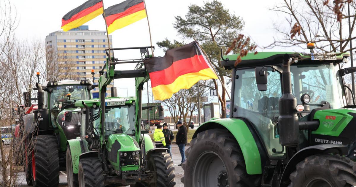 Colère agricole. Les agriculteurs manifestent ce vendredi matin au pont de l'Europe, entre Strasbourg et Kehl