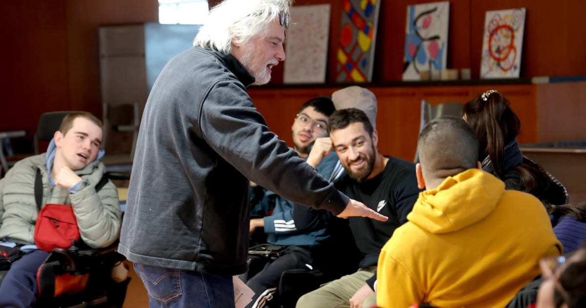 le théâtre leur permet de dépasser leur handicap