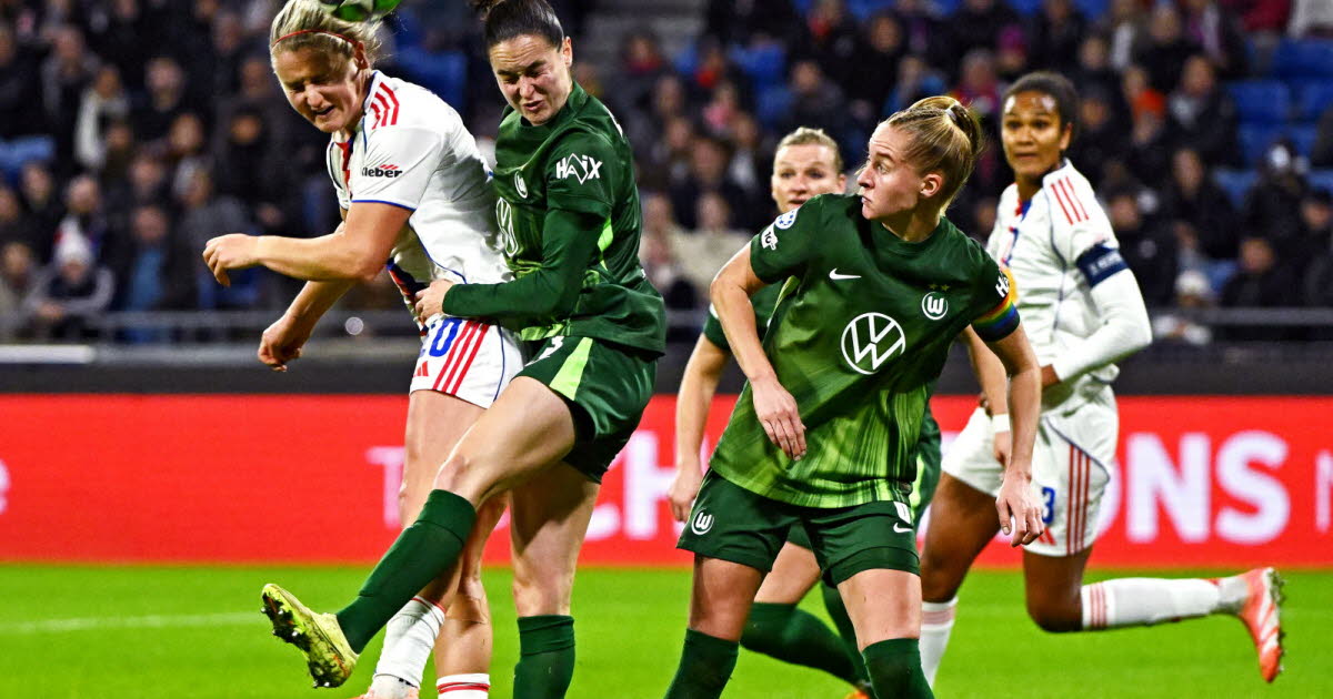 OL Lyonnes avec ses cadres à Saint-Étienne