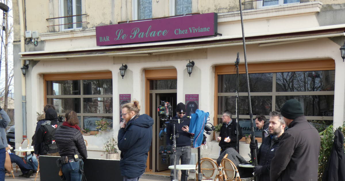 les gérants du bar conservent le décor